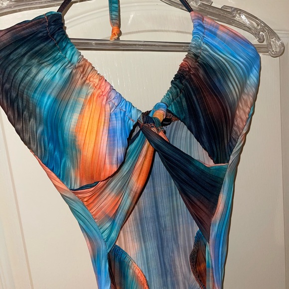 PRETTYLITTLETHING plisse dress - Picture 4 of 7